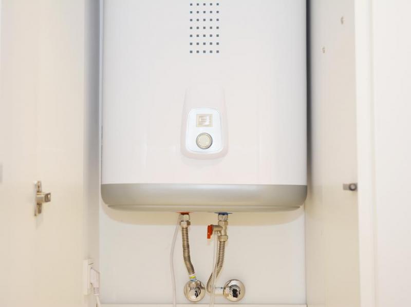 Chauffe-eau &eacute;lectrique ou gaz, comment choisir pour sa maison ?